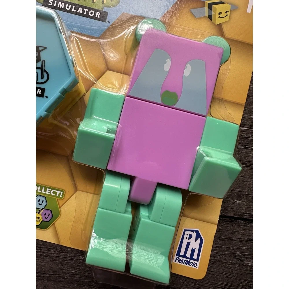 Bee Swarm Simulator Gummy Bear Action Figure Pack w/ Mystery Bee & Honeycomb